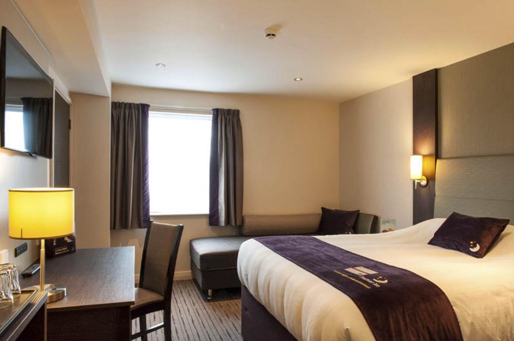 Premier Inn London Romford Central 客房 照片