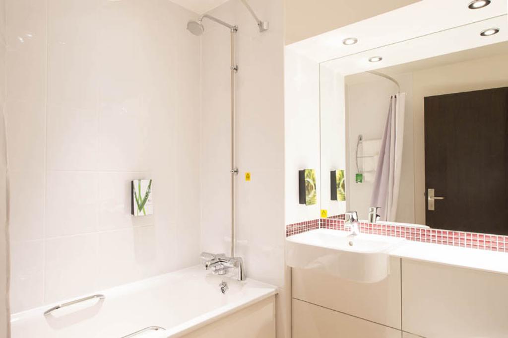 Premier Inn London Romford Central 客房 照片