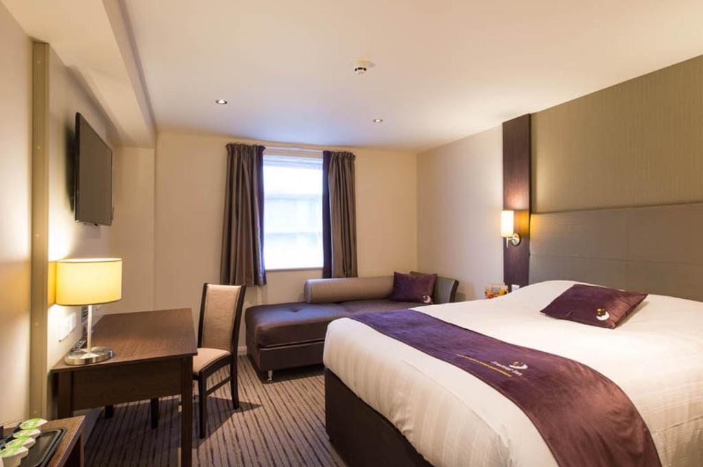 Premier Inn London Romford Central 客房 照片