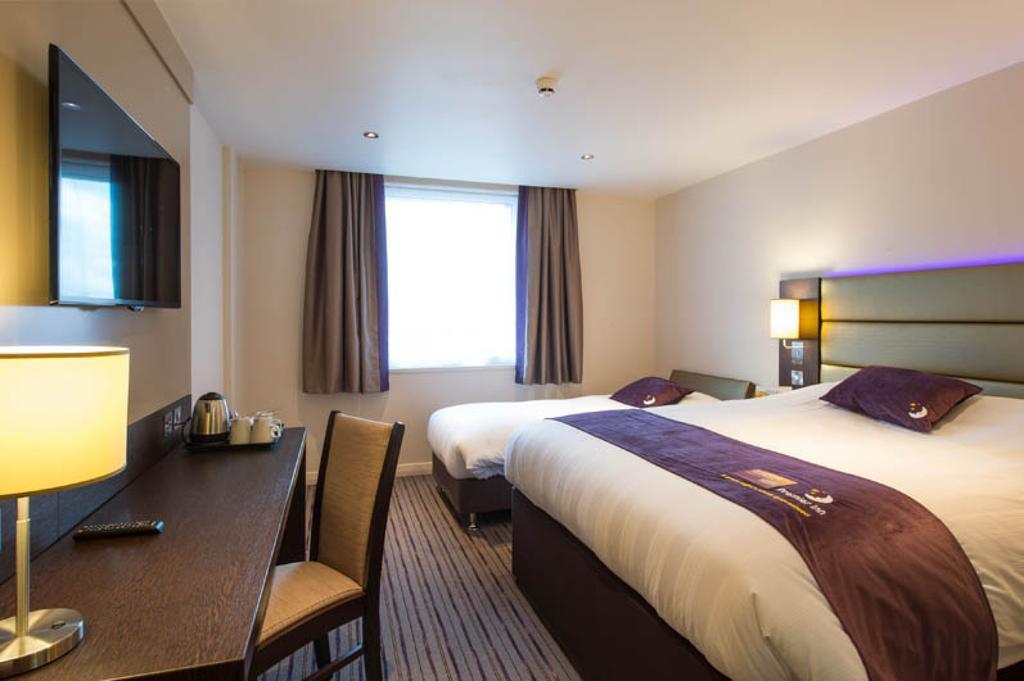 Premier Inn London Romford Central 客房 照片