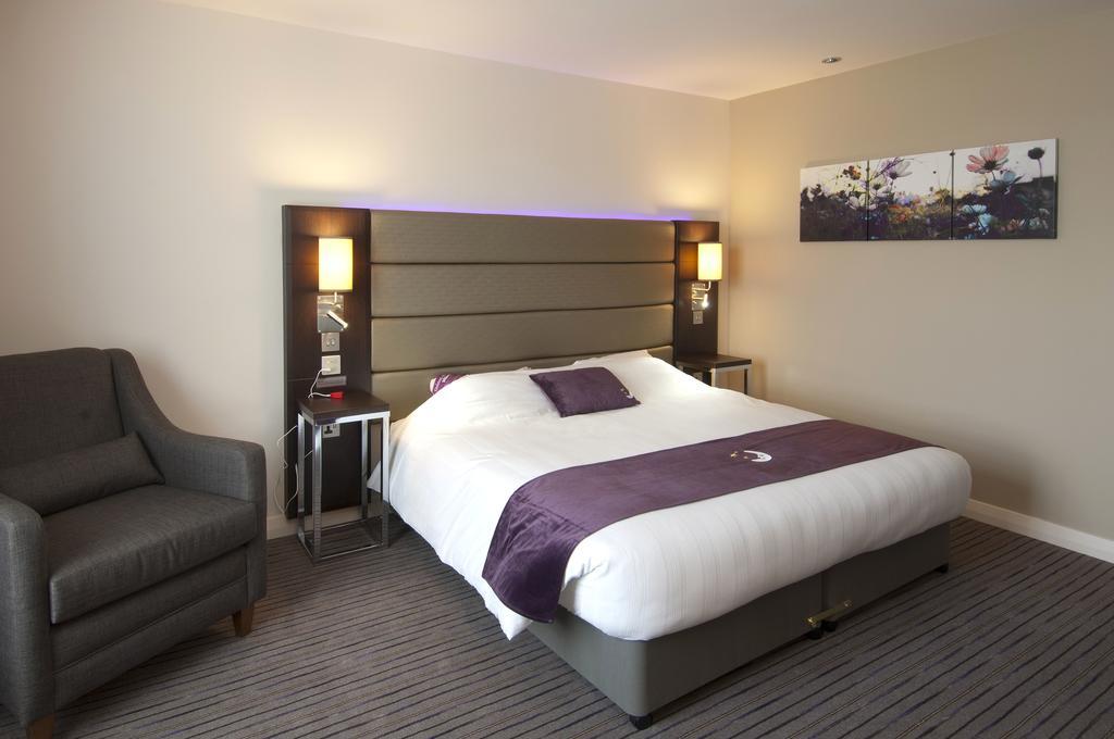 Premier Inn London Romford Central 客房 照片