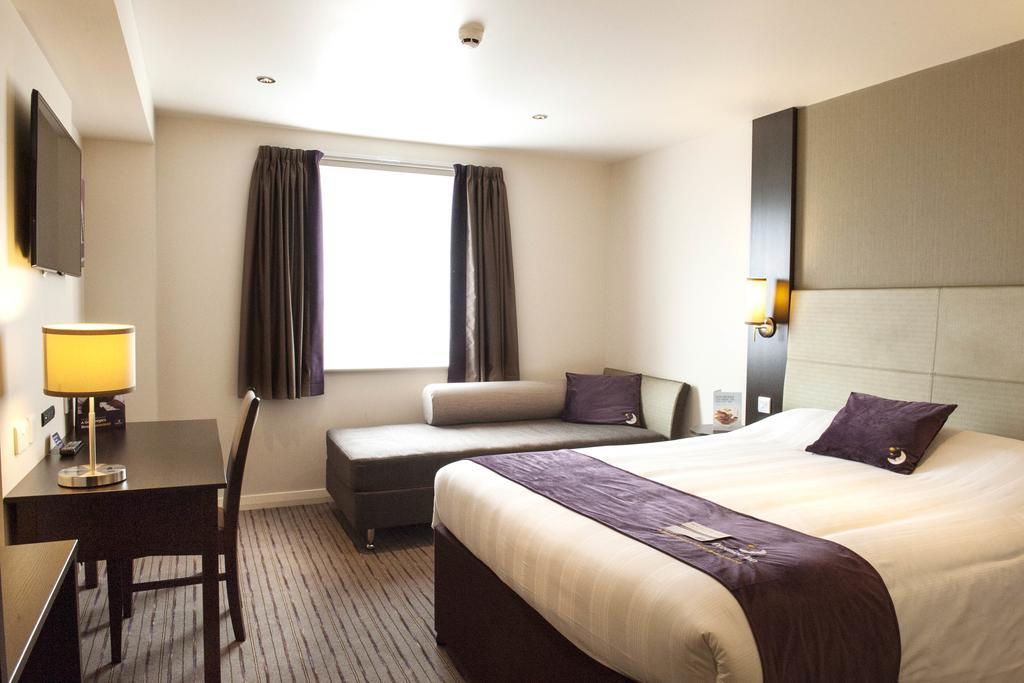 Premier Inn London Romford Central 客房 照片