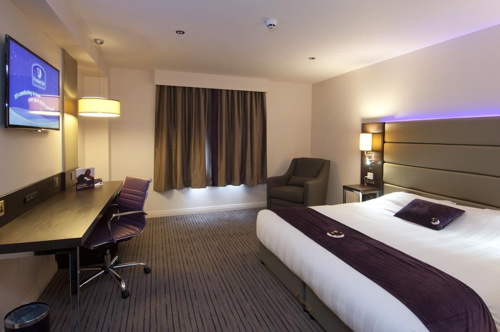 Premier Inn London Romford Central 外观 照片