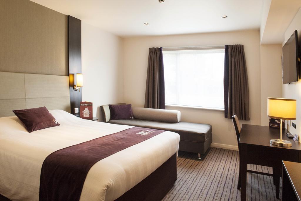 Premier Inn London Romford Central 外观 照片
