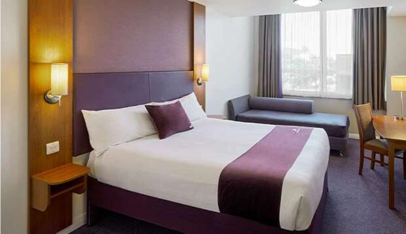 Premier Inn London Romford Central 外观 照片